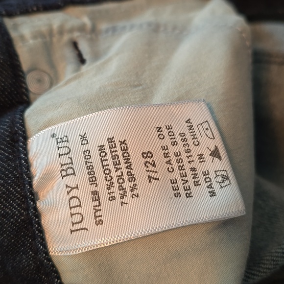 Judy Blue Jegging Jeans - Picture 3 of 4